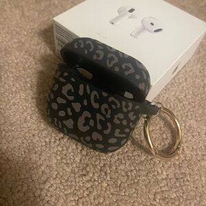 Chic Leopard AirPods Case with Keychain